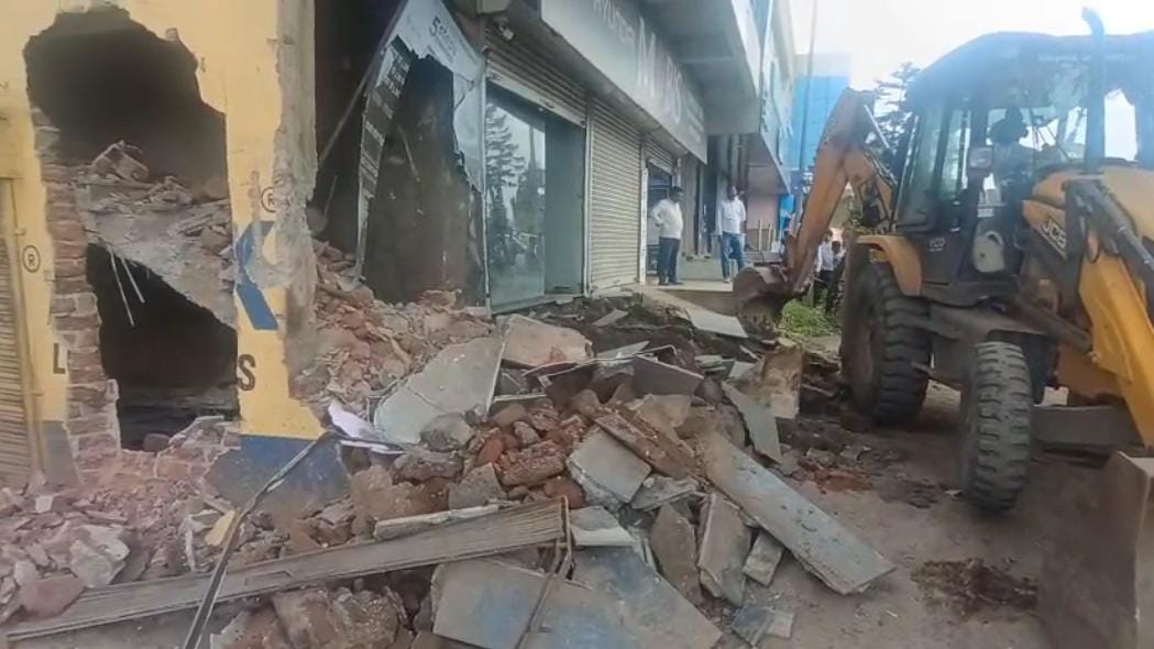 चाकण परिसरातील २३१ अतिक्रमणांवर हातोडा; पीएमआरडीएसह शासकीय यंत्रणांची संयुक्तपणे कारवाई