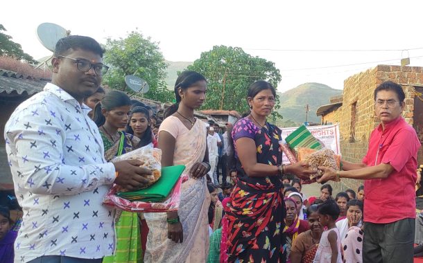 मानवी हक्क संरक्षण आणि जागृतीच्या वतीने कातकरी, आदिवासी समाजातील गोरगरिबांची दिवाळी गोड..!