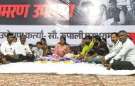 मोशी परिसरातील प्रलंबित रस्त्यांच्या कामासाठी शिवसेना महिला शहरप्रमुख रूपाली आल्हाट यांचे आमरण उपोषण सुरू