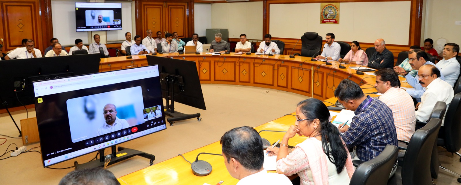 निवडणुकीच्या पार्श्वभूमीवर शहरातील अनधिकृत फ्लेक्सवर तात्काळ कारवाई करा; आयुक्त श्रावण हर्डीकर यांचे आदेश