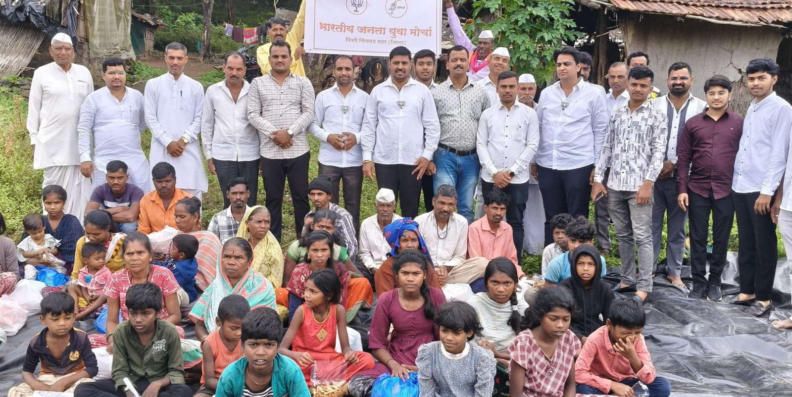 खेड तालुक्यातील कातकरी वस्तीमध्ये पालावरती 'दिवाळी साजरी'; युवा मोर्चाचे अध्यक्ष दिनेश यादव यांचा पुढाकार