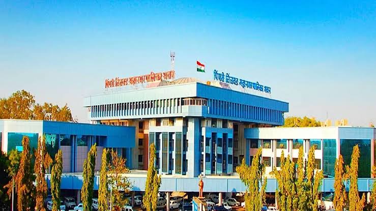प्रशासकीय काळातील लुटमार आणि अब्जावधींच्या घोटाळ्यांचे 'पाप' फेडणार कोण?