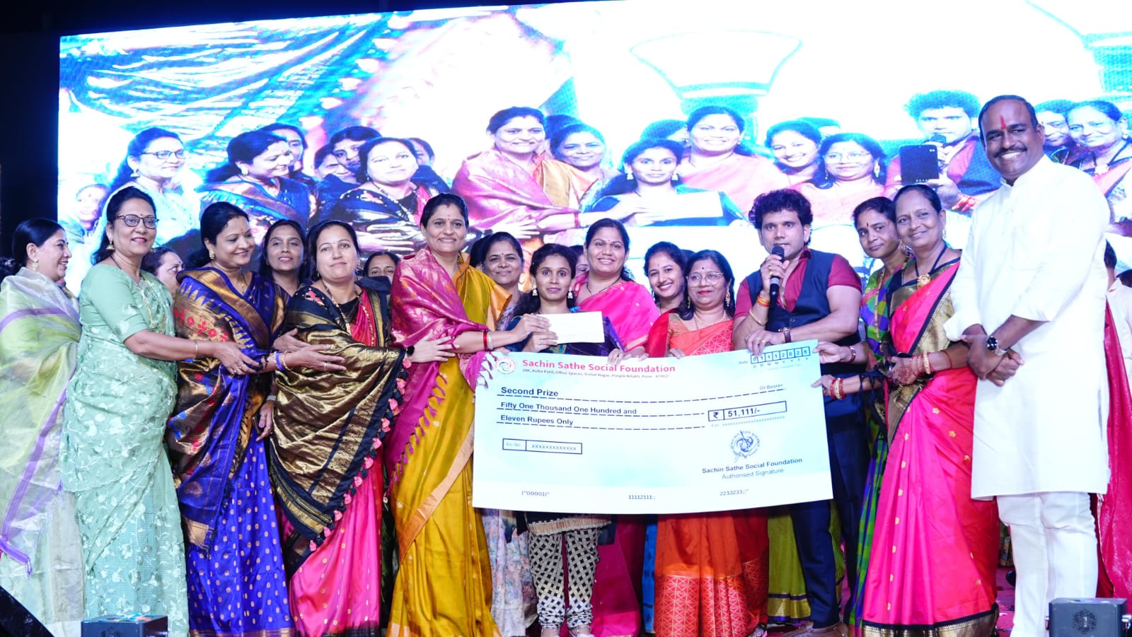 सचिन साठे सोशल फाउंडेशनच्या न्यू होम मिनिस्टरचे बक्षीस वितरण