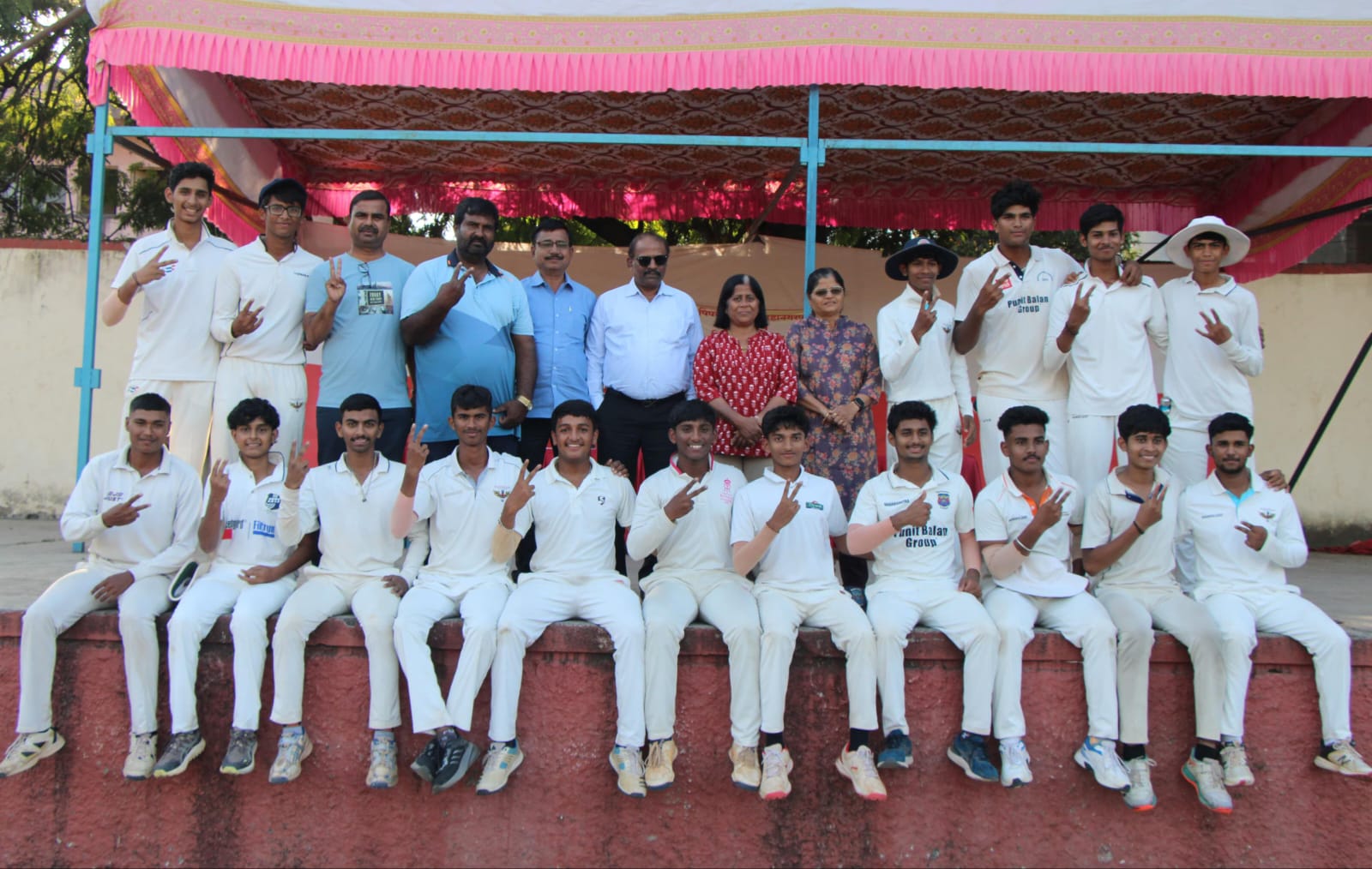 राजमाता जिजाऊ महाविद्यालयाच्या १९ वर्षाखालील मुलांच्या संघाला जिल्हास्तरीय क्रिकेट स्पर्धेत सलग सहाव्यांदा विजेतेपद