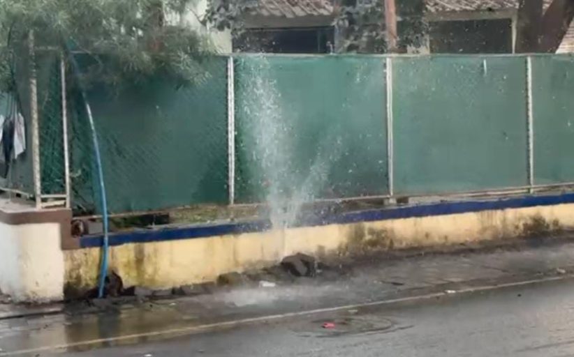 मासुळकर कॉलनीत पाईपलाईन फुटली, हजारो लिटर पाणी रस्त्यावर