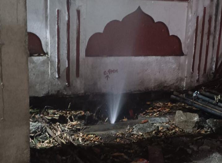 निगडी बस स्टॉप परिसरात मेट्रोच्या कामामुळे पुन्हा पाईपलाइन फुटली; हजारो लिटर पाणी वाया