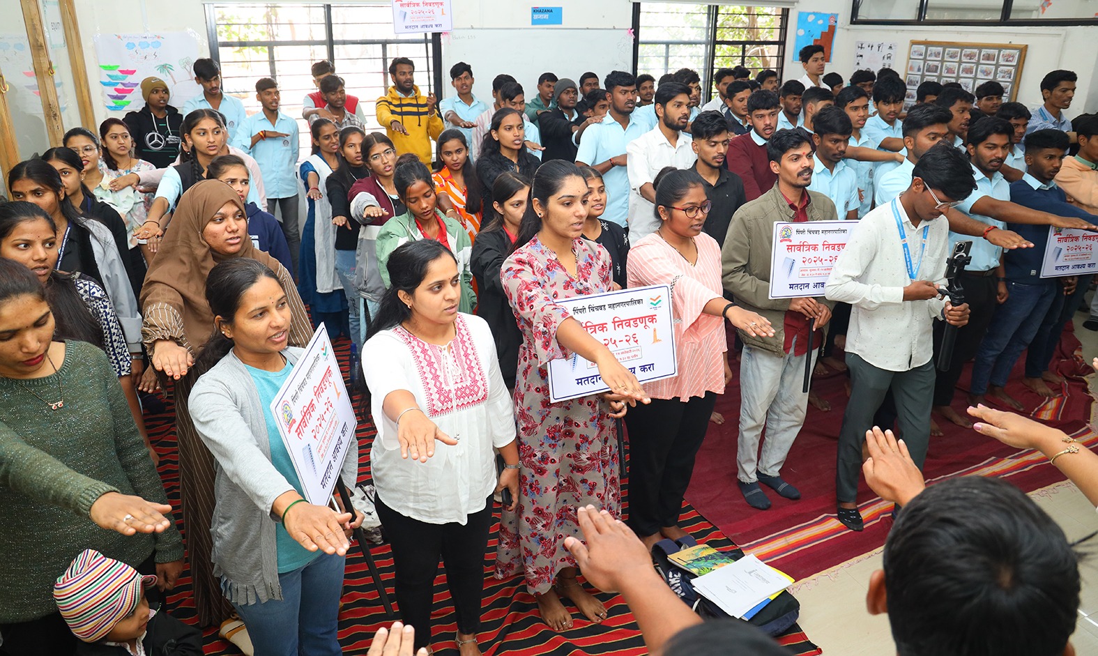 निगडी येथील लाईट हाऊस येथे नवोदीत मतदारांसह शेकडो युवकांनी घेतली मतदानाची शपथ