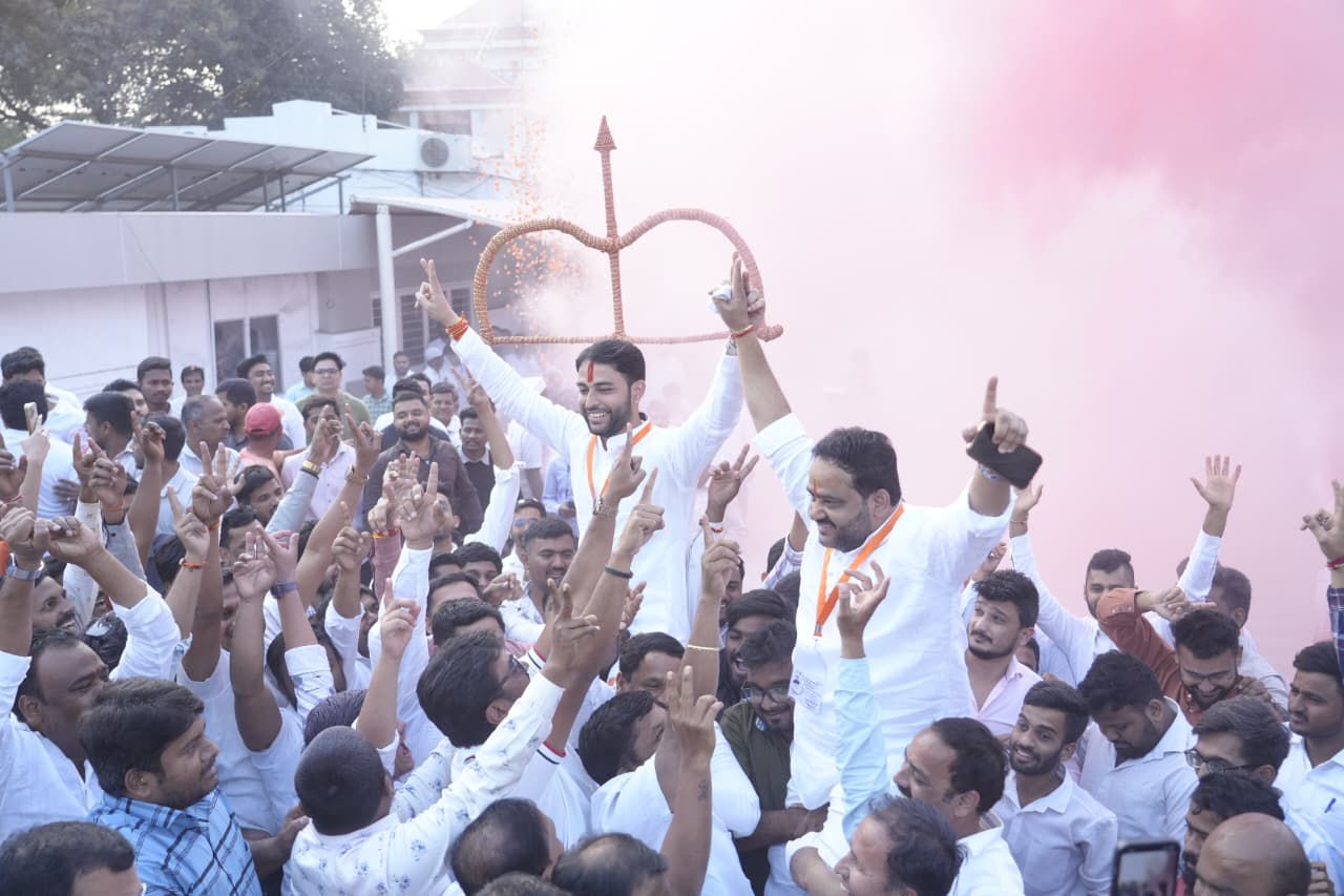 नीलेश बारणे यांची हॅट्रिक, विश्वजीत बारणे यांची पहिली इनिंग..!