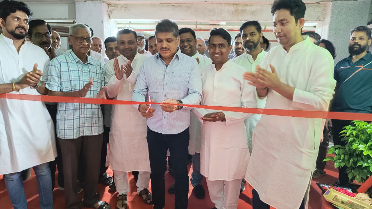 वाकड येथील प्रिस्टीन प्रोलाइफ फेज 3 सोसायटीत सौरऊर्जा प्रकल्पाचे राहुल कलाटे यांच्या हस्ते उद्घाटन