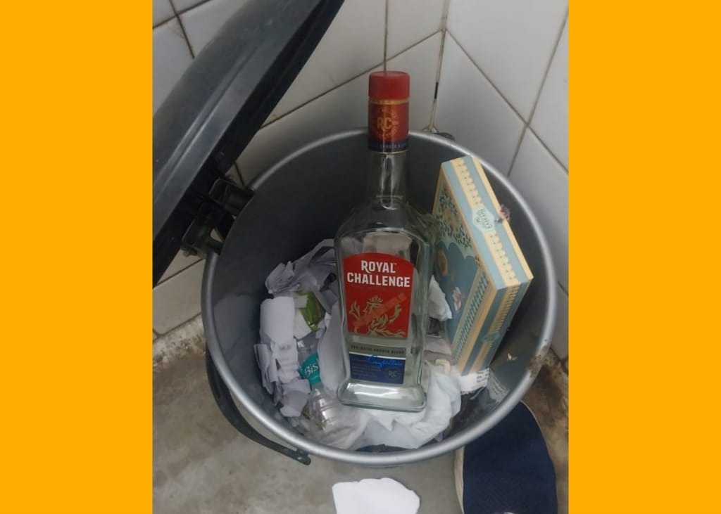 पिंपरी चिंचवड महापालिकेच्या मुख्य इमारतीत दारूच्या बाटल्या; सुरक्षा व्यवस्थेचा फज्जा