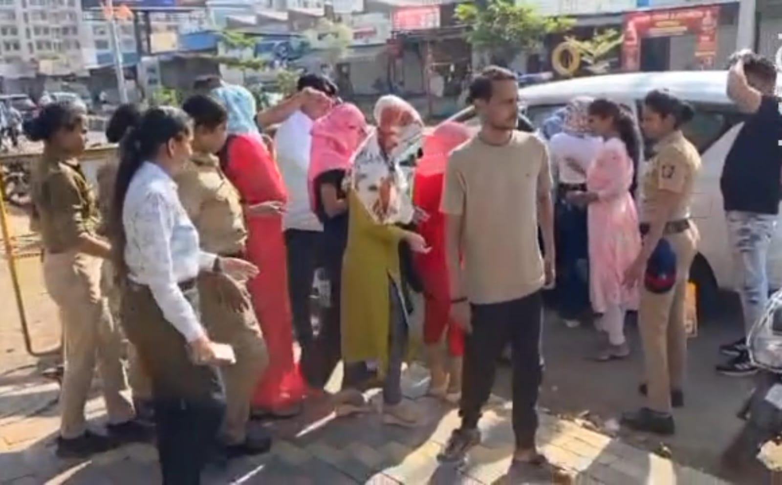 चिखली येथील लॉजवर पोलिसांचा छापा, वेश्या व्यवसाय करणाऱ्या ९ महिलांची सुटका; लॉज मॅनेजरसह कामगाराला अटक