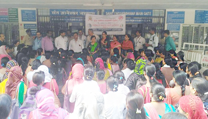 वैद्यकीय अधिक्षकाला धमकी दिल्याच्या निषेधार्थ वायसीएम कर्मचा-यांचे आंदोलन