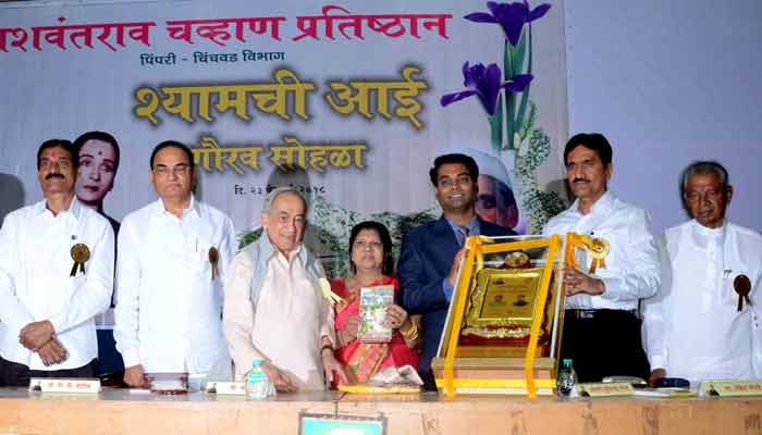 आईमुळे मिळणारा हा पहिलाच पुरस्कार - संकेत भोंडवे