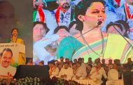 गुगलवर 'फेकू' शब्द टाईप केलं की नरेंद्र मोदींचं नाव येतं - सुप्रिया सुळे