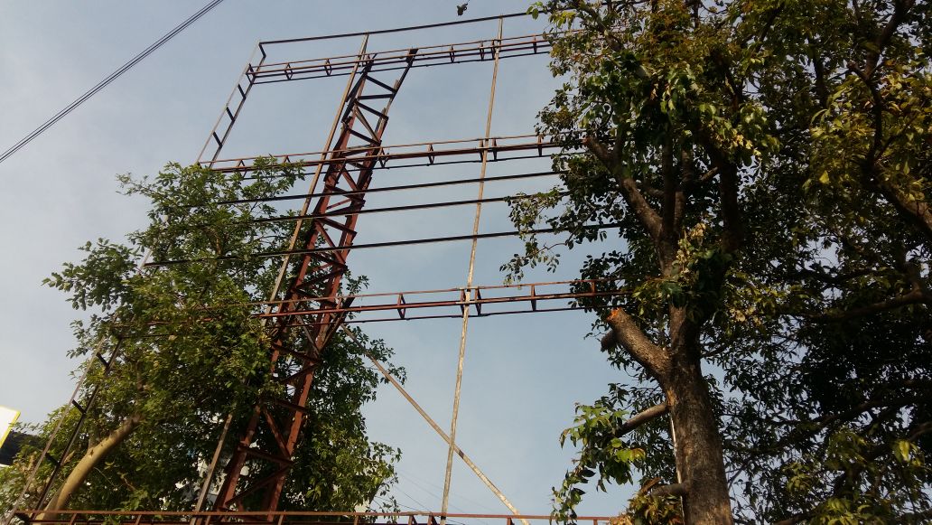 वृक्षतोड प्रकरणी 'मे ब्लू स्काय मीडिया' आणि 'धिरेंद्र ग्रुप'वर कारवाईची मागणी; ब्लू स्काय मीडीयाने आरोप फेटाळले