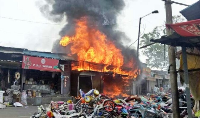 देहूरोड बाजारपेठेतील भीषण आगीत सायकल दुकान जळून खाक
