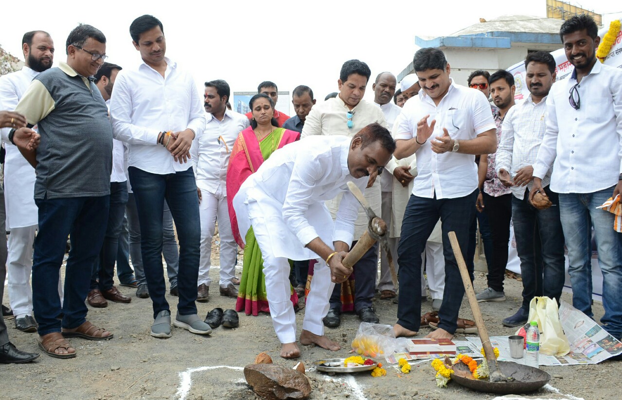 वाकड - ताथवडे येथील रस्त्याच्या कामाचे महापौरांच्या हस्ते भूमिपूजन