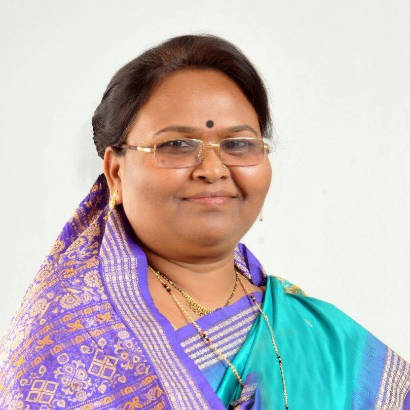 झोपडपट्ट्यामधील सोयी, सुविधांवर जास्त लक्ष द्यावे; अनुराधा गोरखे यांच्या अधिका-यांना सूचना