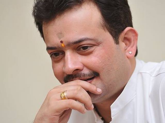 अध्यात्मिक गुरू भय्यू महाराजांची स्वतःवर गोळी झाडून आत्महत्या