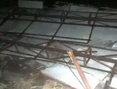 वादळी वाऱ्यामुळे होर्डिंग अंगावर पडून महिलेचा मृत्यू