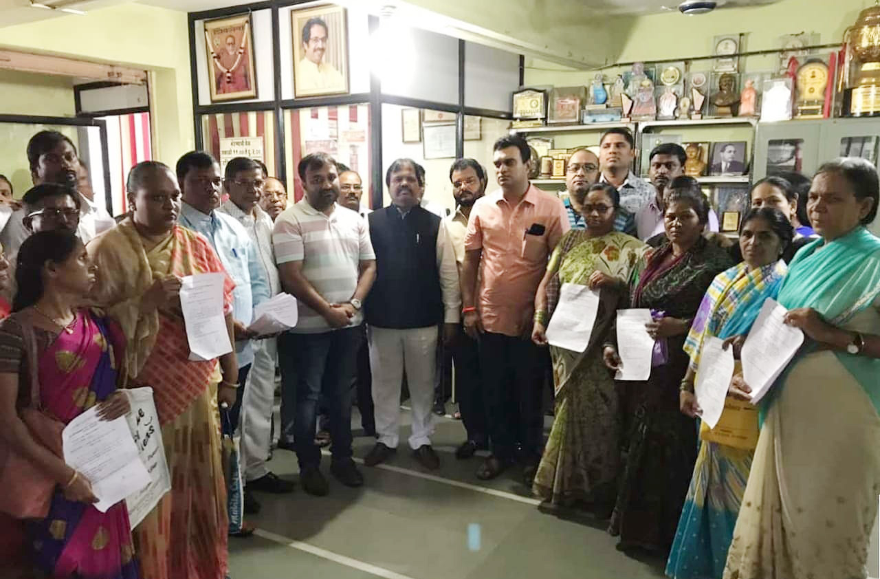 पिंपरीतील १०२ महिलांना संजय गांधी निराधार योजनेअंतर्गत पेन्शन मंजुरी पत्रे वाटप