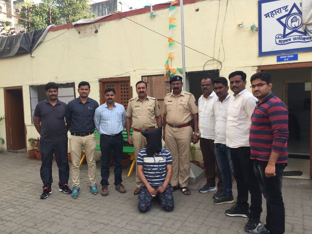 २ गावठी कट्टे व काडतूसासह सराईत फरार गुन्हेगार चिंचवड पोलीसांच्या ताब्यात