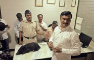 आरोग्य वैद्यकिय अधिकाऱ्यांच्या टेबलवर नगरसेवक सचिन भोसलेंनी चक्क डुक्कर सोडले