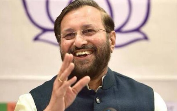 शाळा भीकेचा कटोरा घेऊन सरकारकडे का येतात? - प्रकाश जावडेकर