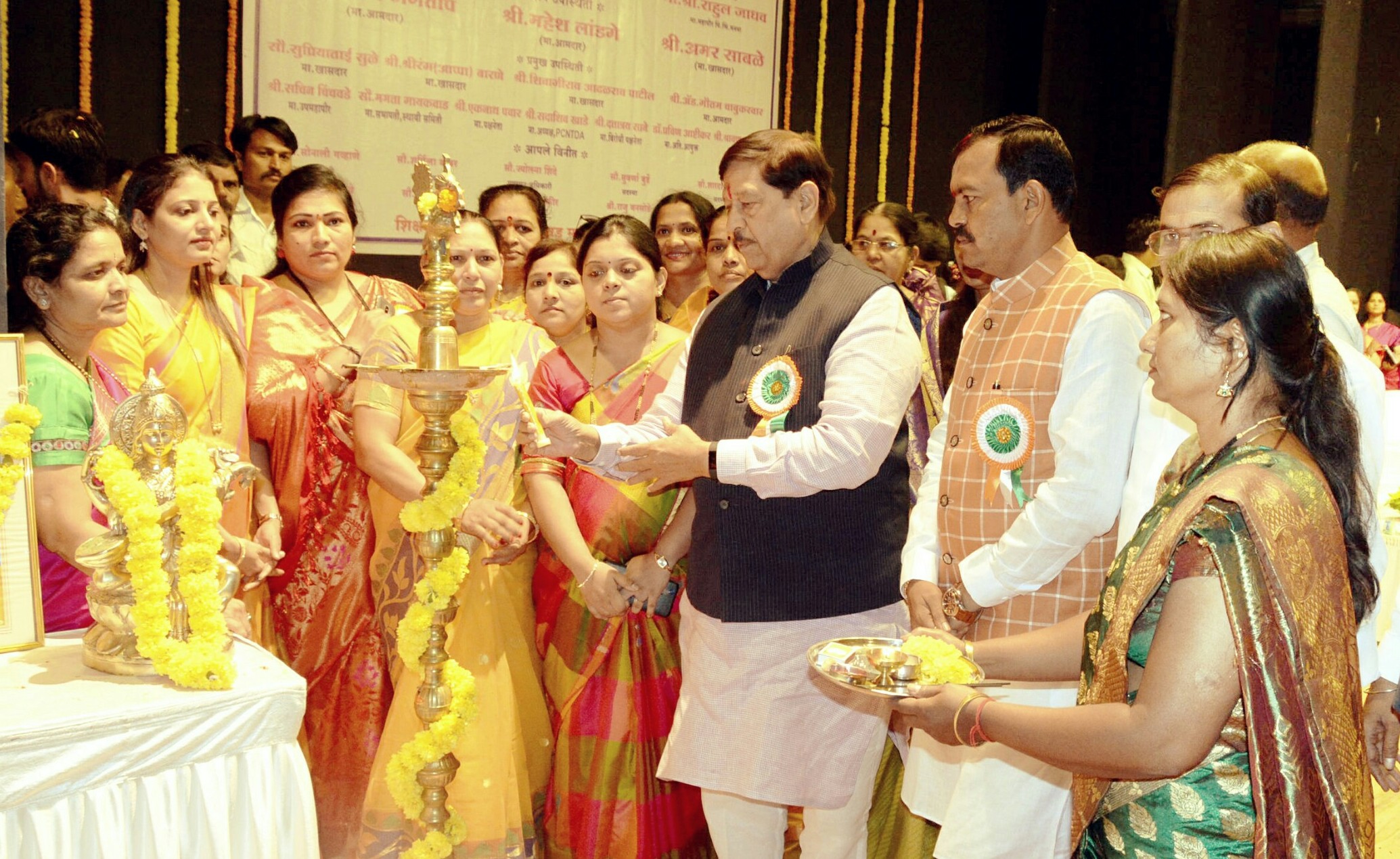 शिक्षण हा व्यवसाय नसून सुसंस्कृत ज्ञानसंपादन करणारा पेशा आहे - गिरीश बापट