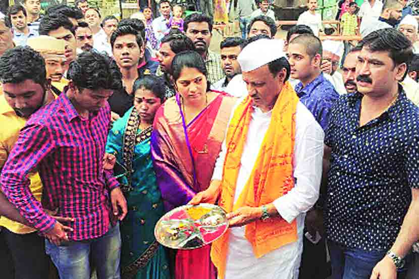 अजितदादांनी घेतल्या पिंपरी चिंचवडमधील गणेश मंडळांच्या भेटी