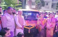 चिखलीत महापौरांच्या हस्ते घंटागाडीचे उद्घाटन