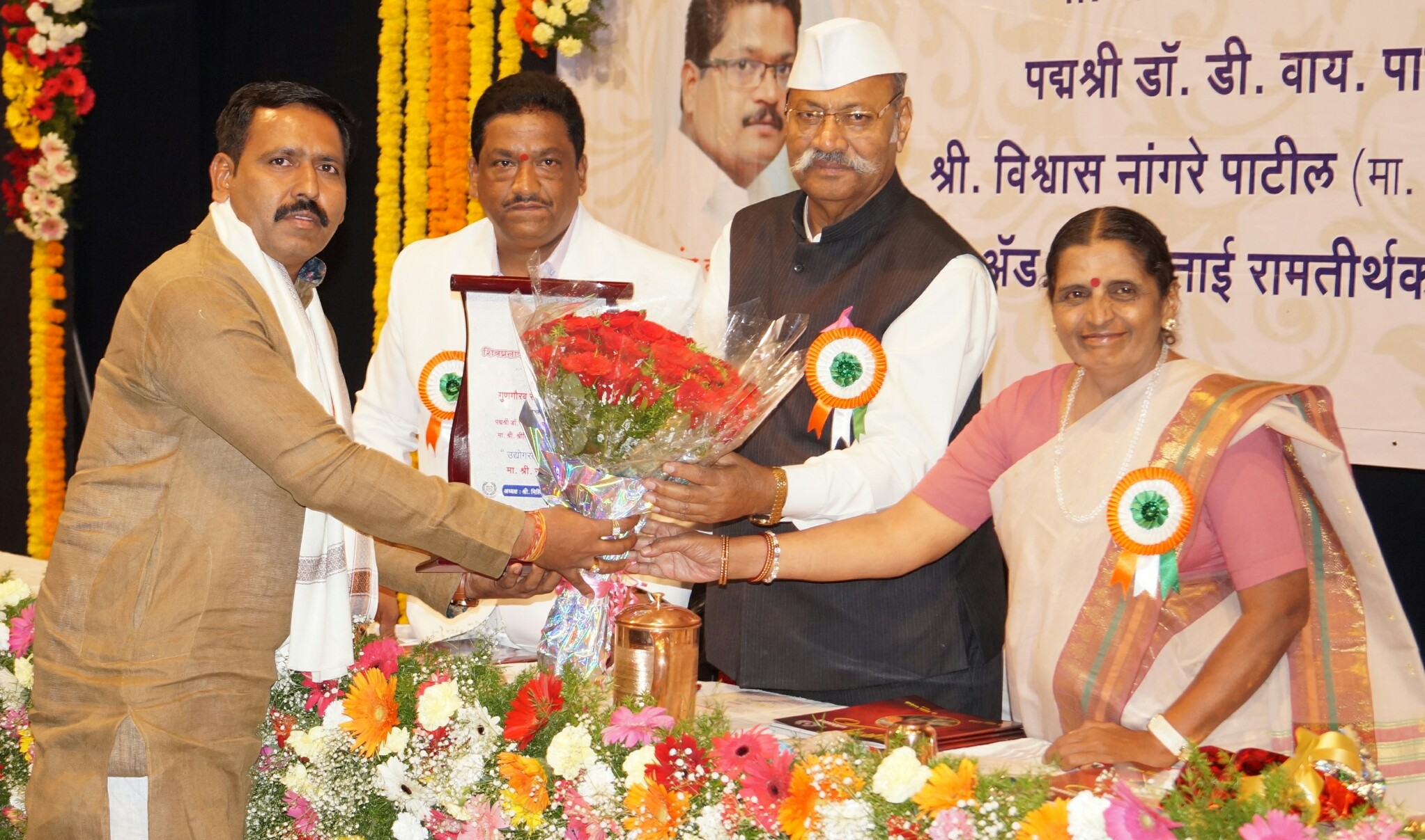 शिवप्रताप प्रतिष्ठानच्या वतीने संजय भिसे यांना 'उद्योगरत्न' पुरस्कार प्रदान