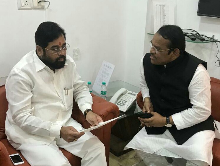 पुणे-मुंबई द्रुतगती मार्गावरील ट्रॉमा सेंटरच्या अनाधिकृत कामाची चौकशी करा; खासदार बारणे यांची सार्वजनिक बांधकाममंत्र्यांकडे मागणी