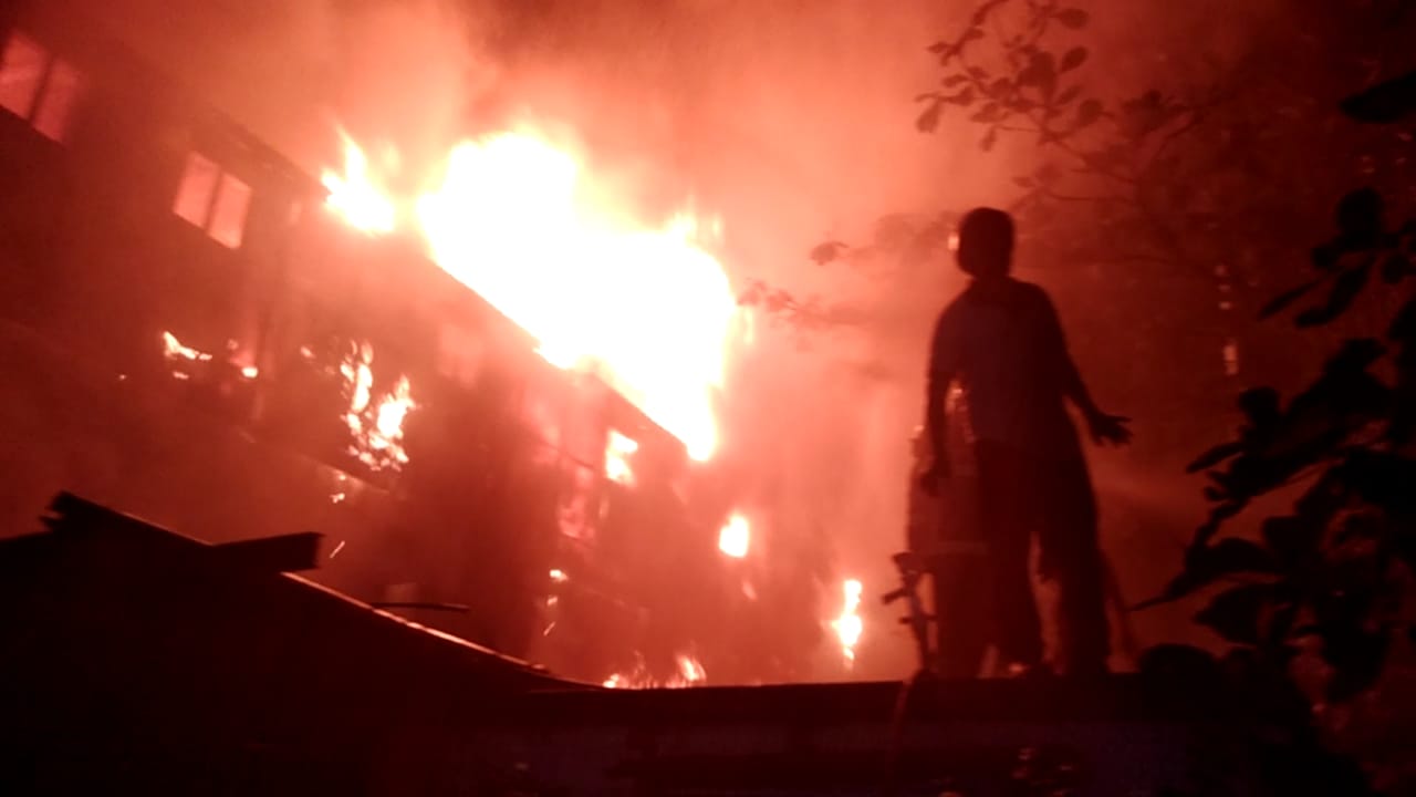 चिखलीतील पंचशील फिल्टर कंपनी आगीत जळून खाक