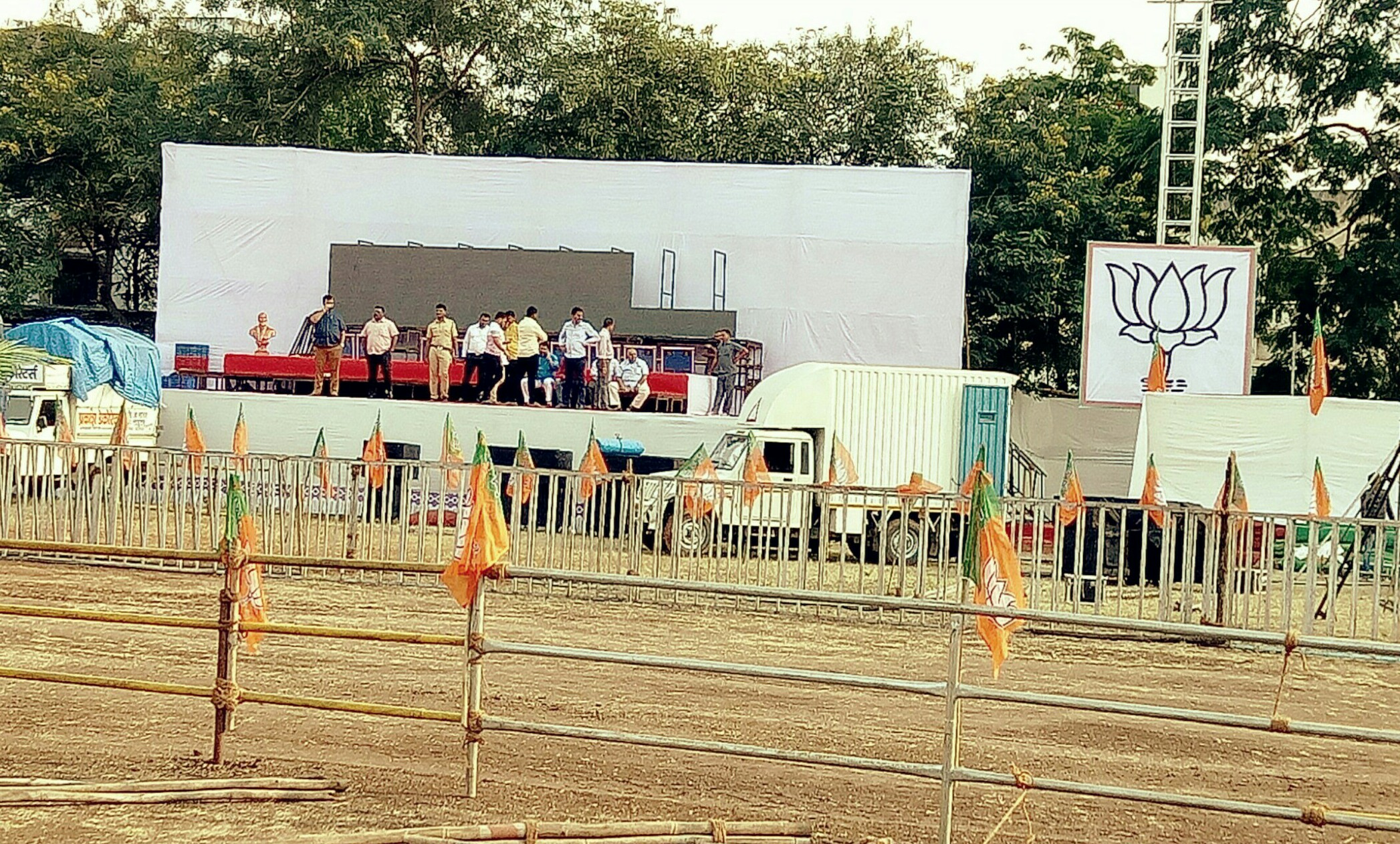 मुख्यमंत्र्यांच्या सभेची तयारी पूर्ण...