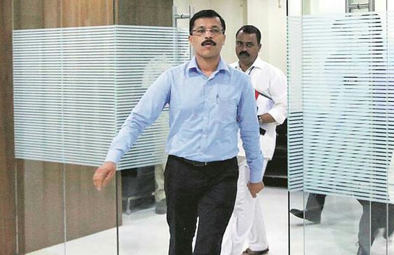 नाशिकचे आयुक्त तुकाराम मुंढे यांची बदली