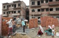 बांधकाम कामगारांच्या मुलांच्या जीवाची पर्वा कुणाला?