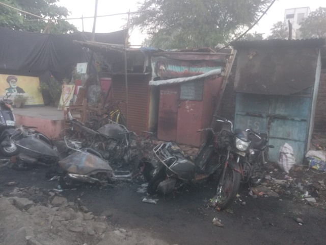 पुण्यात पुन्हा एकदा जळीतकांड, ५ दुचाकी आगीच्या भक्ष्यस्थानी