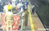 दादर रेल्वे स्थानकातच महिलेची प्रसूती, पोलीस बनले देवदूत