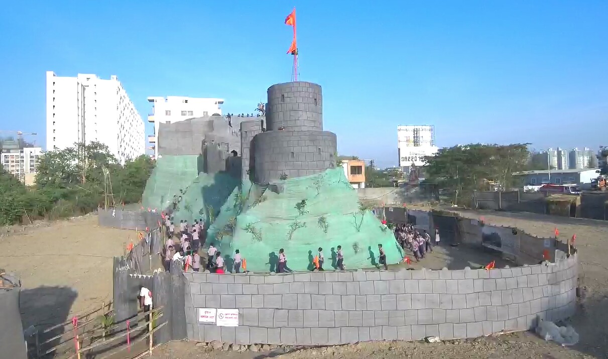 शिवप्रेमीचा दिलदारपणा.. १७ लाख खर्चून हिंजवडीत 'प्रतापगड' उभारला!