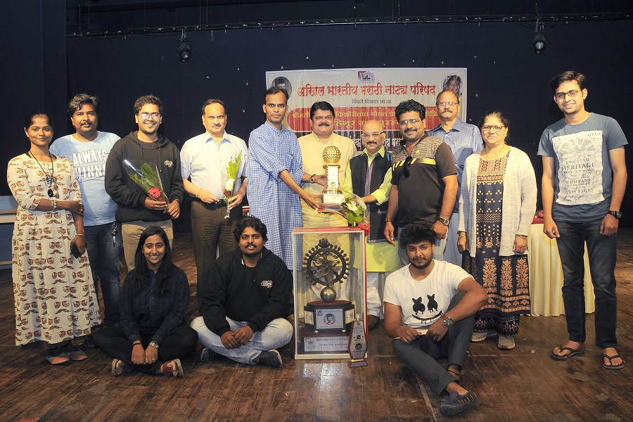 कै.राम गणेश गडकरी करंडक मराठी एकांकिका स्पर्धेत पुण्याचे 'आय अग्री' प्रथम