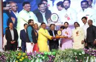 पिंपरीतील नितीन घोलप यांना राज्य शासनाचा अण्णाभाऊ साठे पुरस्कार प्रदान