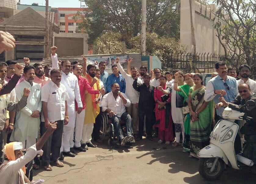 कर्णबधिर आंदोलकांवर लाठीचार्ज करणाऱ्या पोलीस अधिकाऱ्यांना बडतर्फ करा - मानव कांबळे