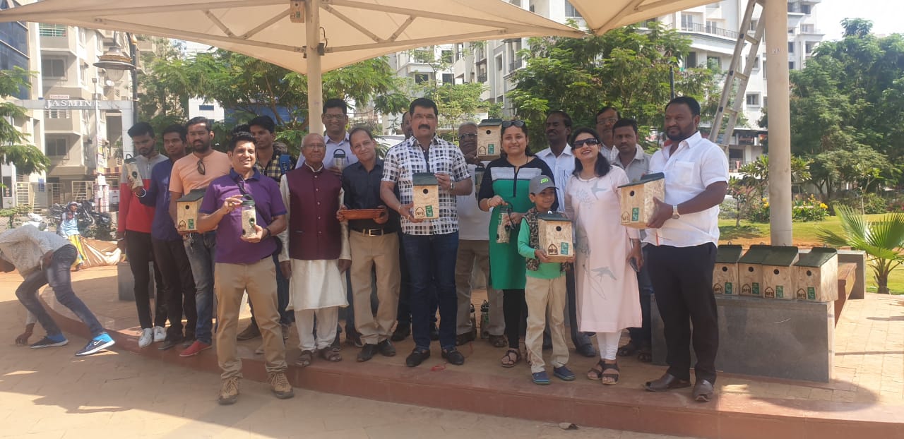 जागतिक पक्षी दिनानिमित्त पक्षांना 'खाद्य-पाणी भांड्यासह घरटी', पिंपळे सौदागरमध्ये अभिनव उपक्रम