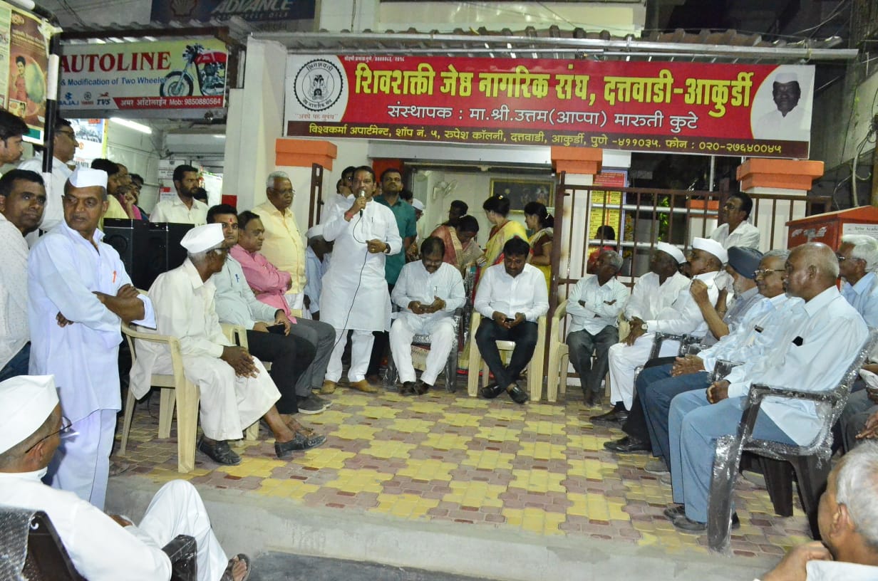 अाकुर्डीतील ज्येष्ठ नागरिकांच्या आशिर्वादाने श्रीरंग बारणेंना मिळाले नवे बळ..!