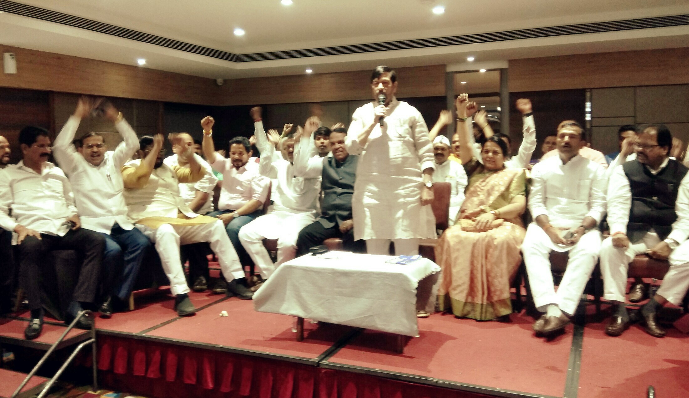 नरेंद्र मोदी यांना पंतप्रधान करण्यासाठी युतीचे कार्यकर्ते जीवाचे रान करतील - गिरीश बापट