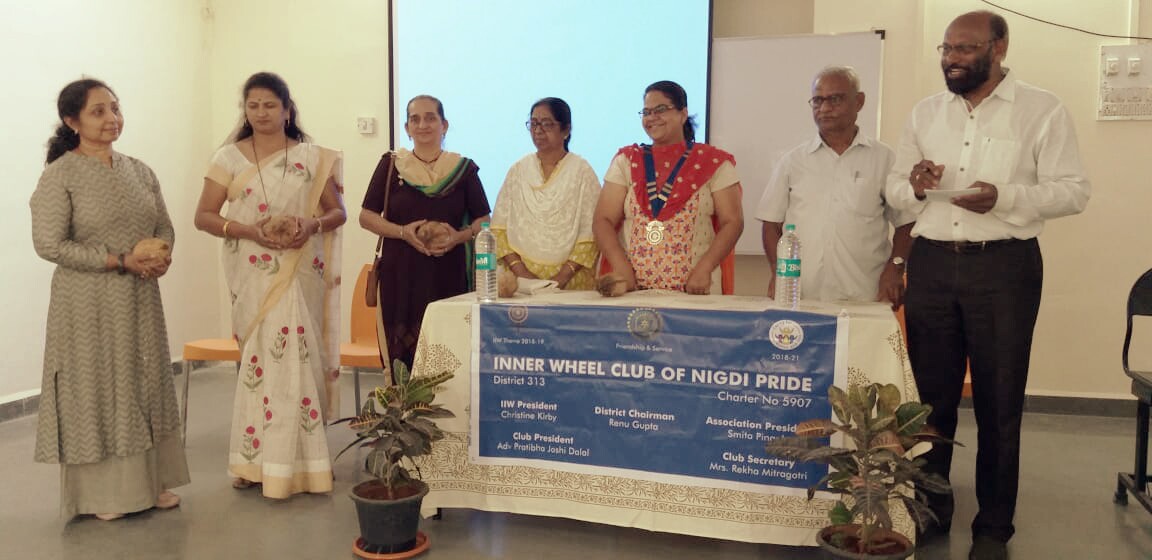 इनर व्हील क्लब ऑफ निगडी प्राईडतर्फे गजानन महाराज मंदिर चॅरिटेबल ट्रस्टला स्क्रीन, प्रोजेक्टर, लॅपटॉप भेट