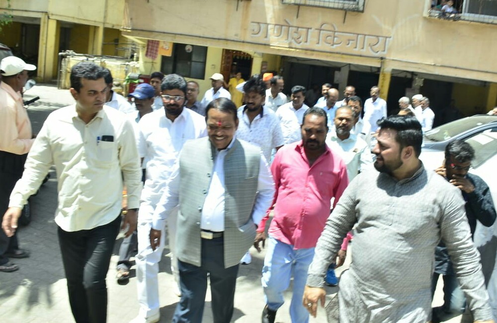 'महायुतीचा विजय असो'च्या गर्जनेत श्रीरंग बारणे यांचा दापोडीत गाठीभेटी दौरा; फुगेवाडीच्या शिवसेना कार्यालयास भेट