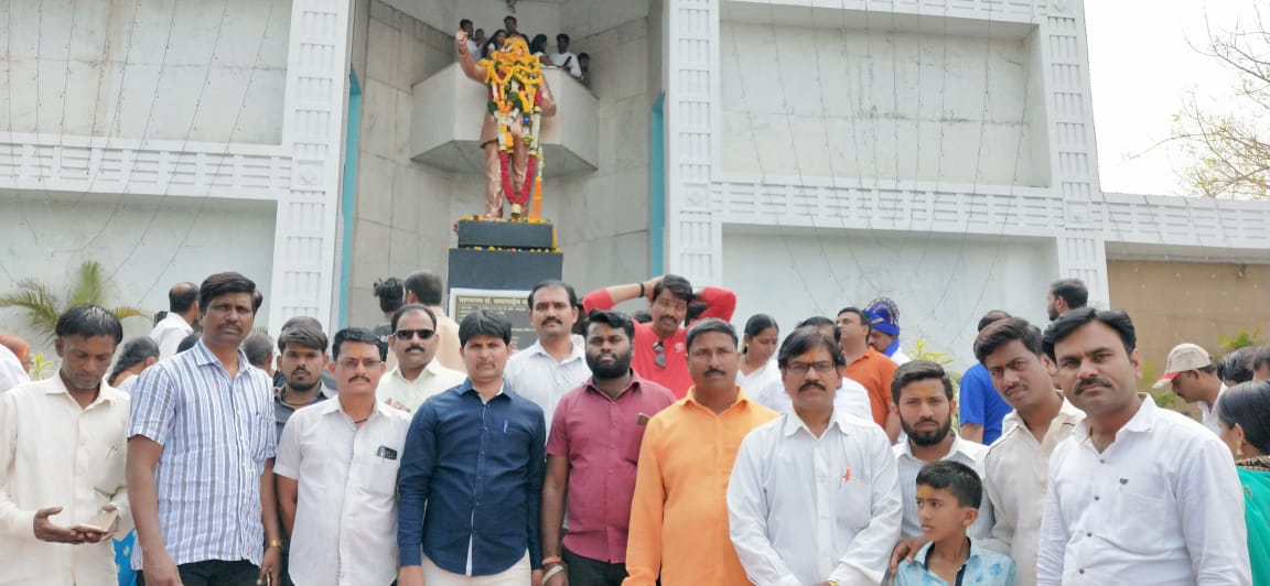 ऑल इंडिया धनगर समाज महासंघ पिंपरी चिंचवड शहर आघाडी व युवा आघाडी तर्फे महामानवास अभिवादन