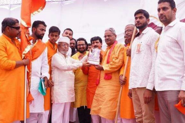 तुळापूरात शिवाजीराव आढळराव पाटील आणि अमोल कोल्हे यांची भेट